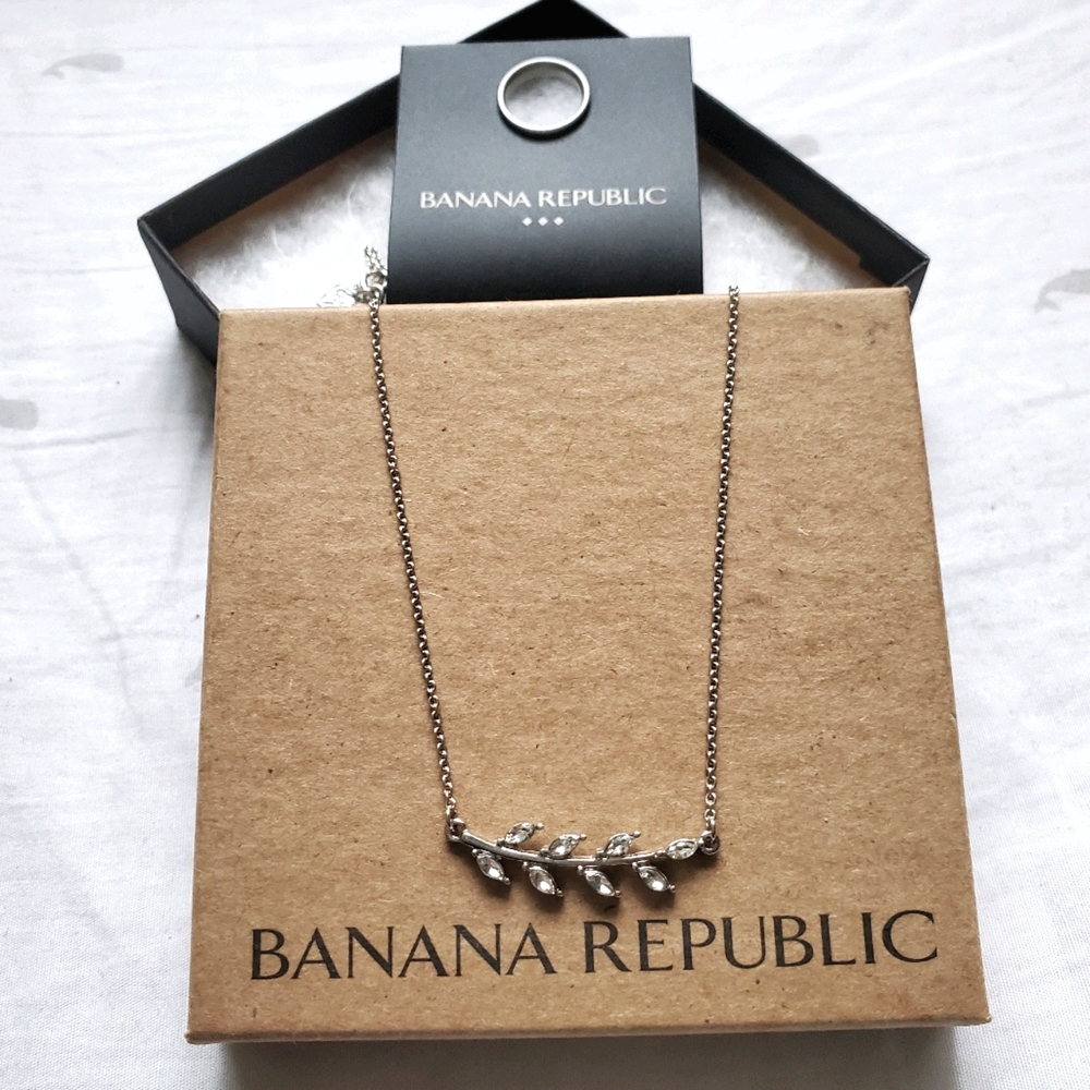 NWT Banna Republic Silver Leaf Crystal necklace